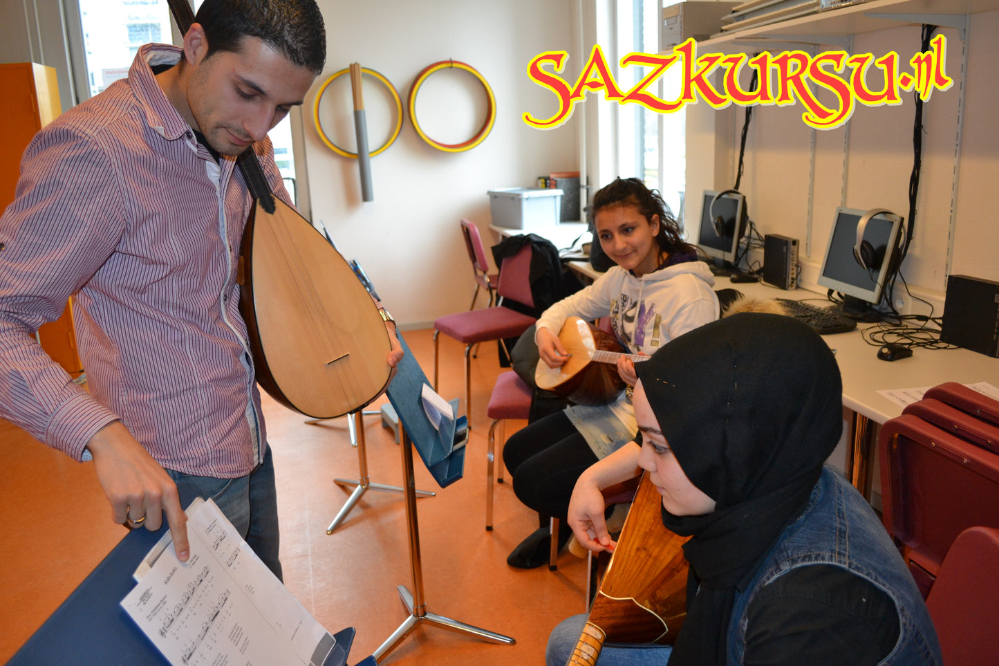 Saz Kurslarımız Başlıyor! www.SAZKURSU.NL Amsterdam, Zaandam, Utrecht, Den Haag ve Rotterdam’da Saz Dersleri